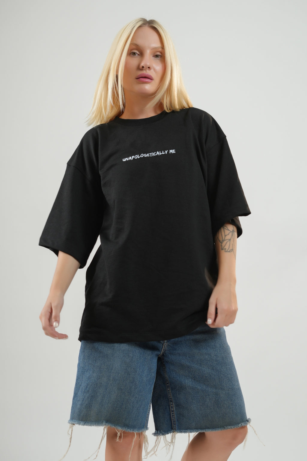 UNAPOLOGETICALLY ME – THE CONFIDENCE UNISEX TEE